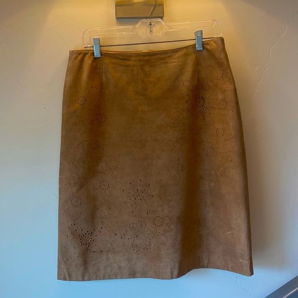 Ann Taylor Size 10 suede skirt, great condition, fully lined with hidden zipper - Picture 1 of 5
